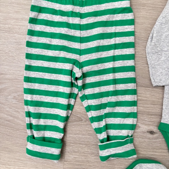 Baby “No Mistletoe Required” CHRISTMAS Set Bib Onsie, Pants, Reindeer 6 Months - Picture 5 of 8